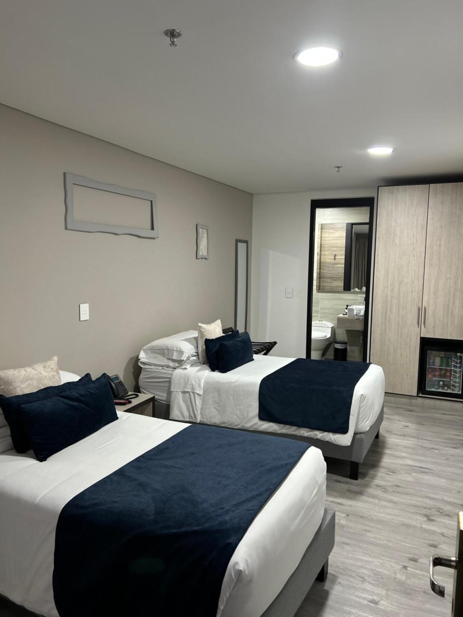 Hotel Wlh Silver Corferias Bogota Ngoại thất bức ảnh