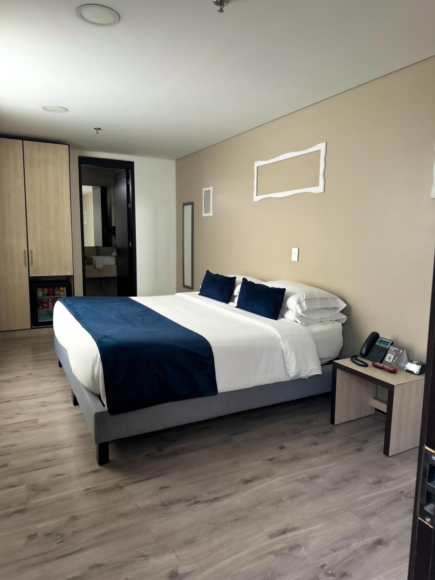 Hotel Wlh Silver Corferias Bogota Ngoại thất bức ảnh