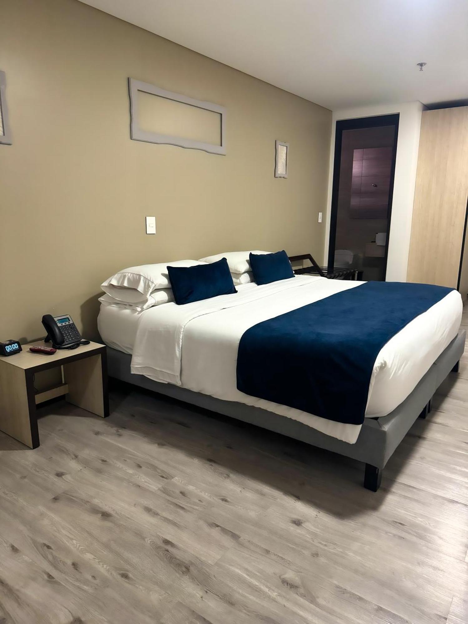 Hotel Wlh Silver Corferias Bogota Ngoại thất bức ảnh