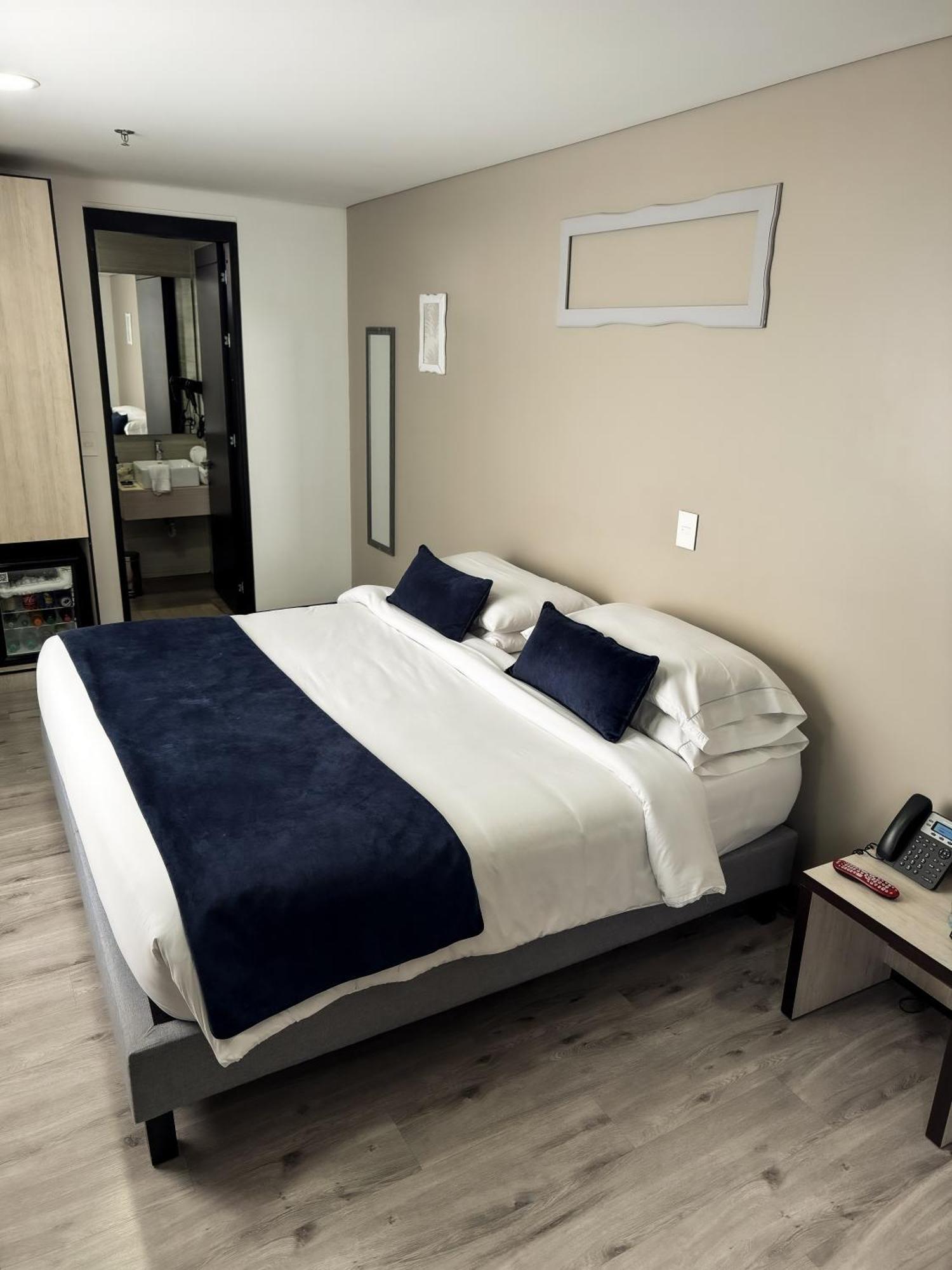 Hotel Wlh Silver Corferias Bogota Ngoại thất bức ảnh
