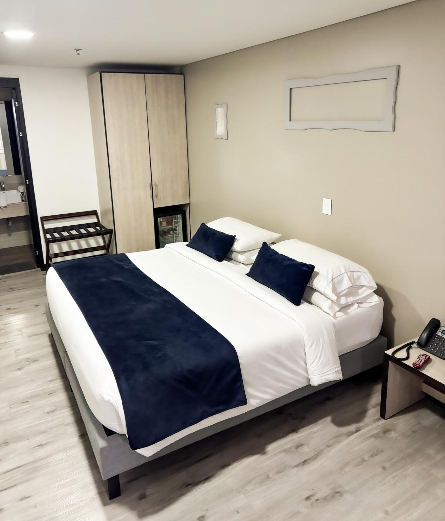 Hotel Wlh Silver Corferias Bogota Ngoại thất bức ảnh