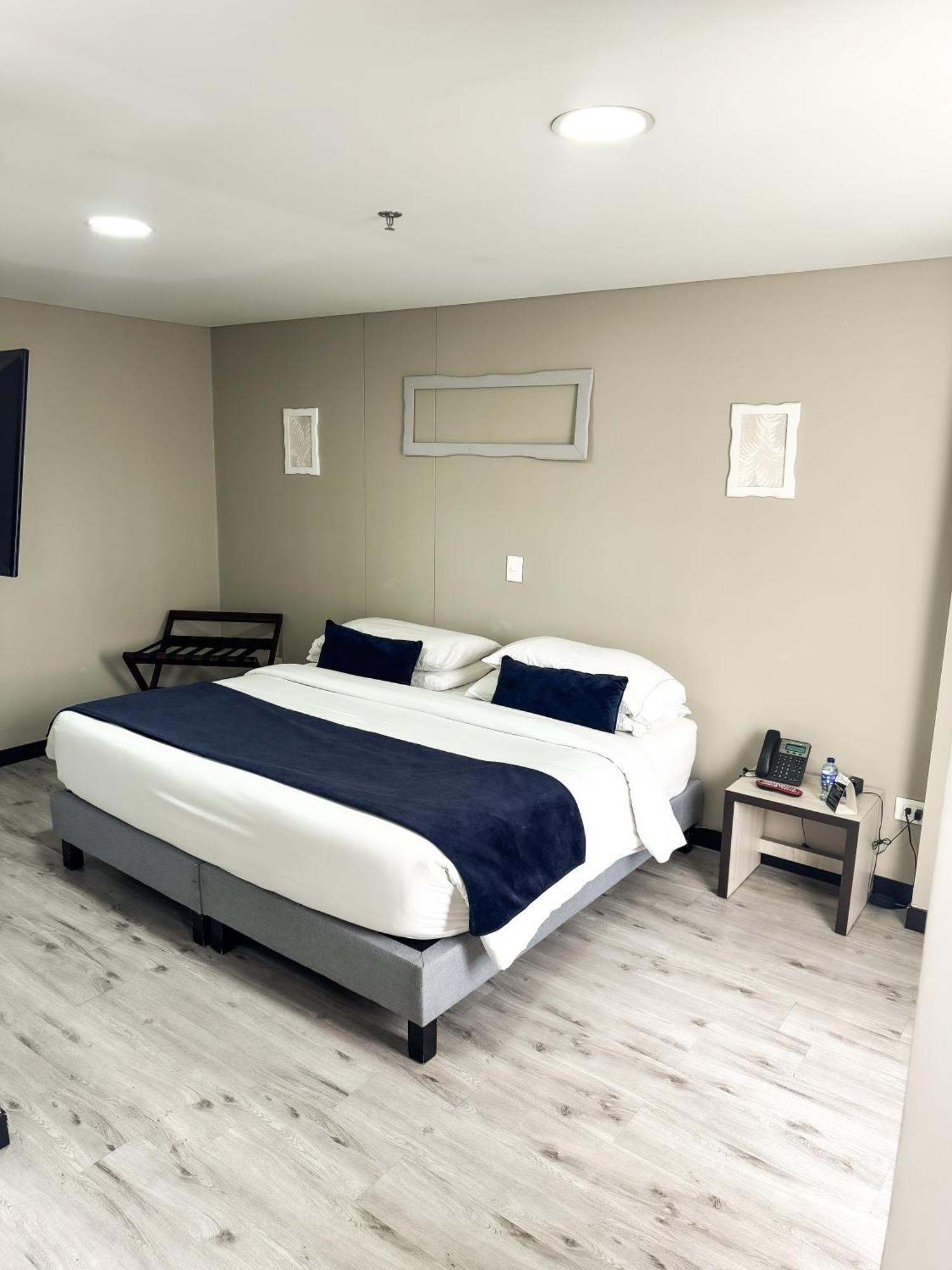 Hotel Wlh Silver Corferias Bogota Ngoại thất bức ảnh
