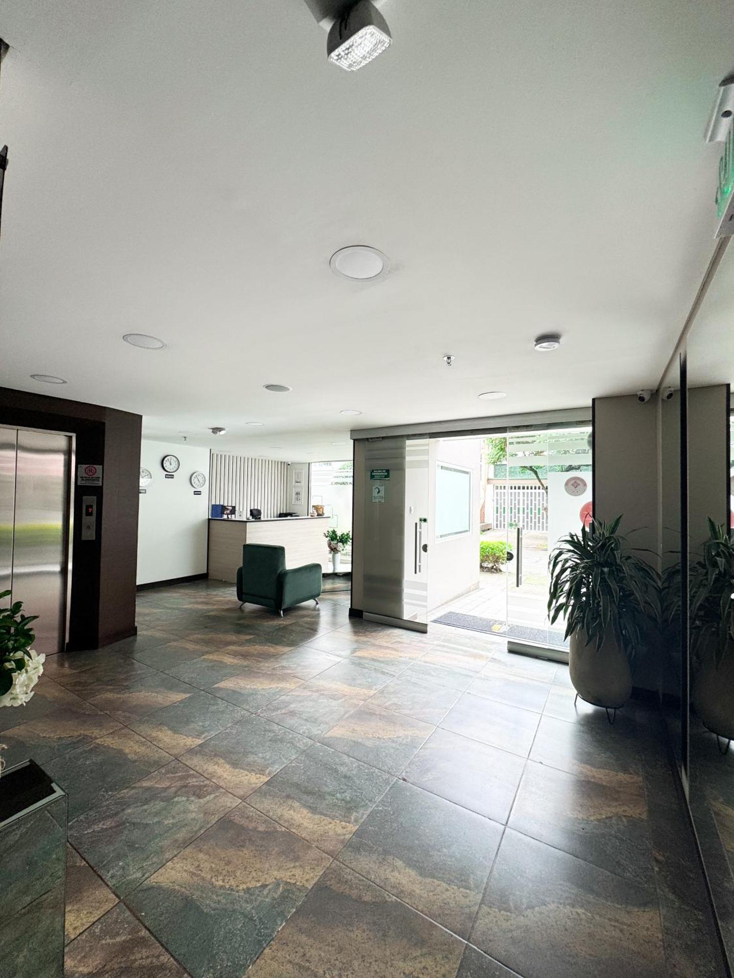 Hotel Wlh Silver Corferias Bogota Ngoại thất bức ảnh
