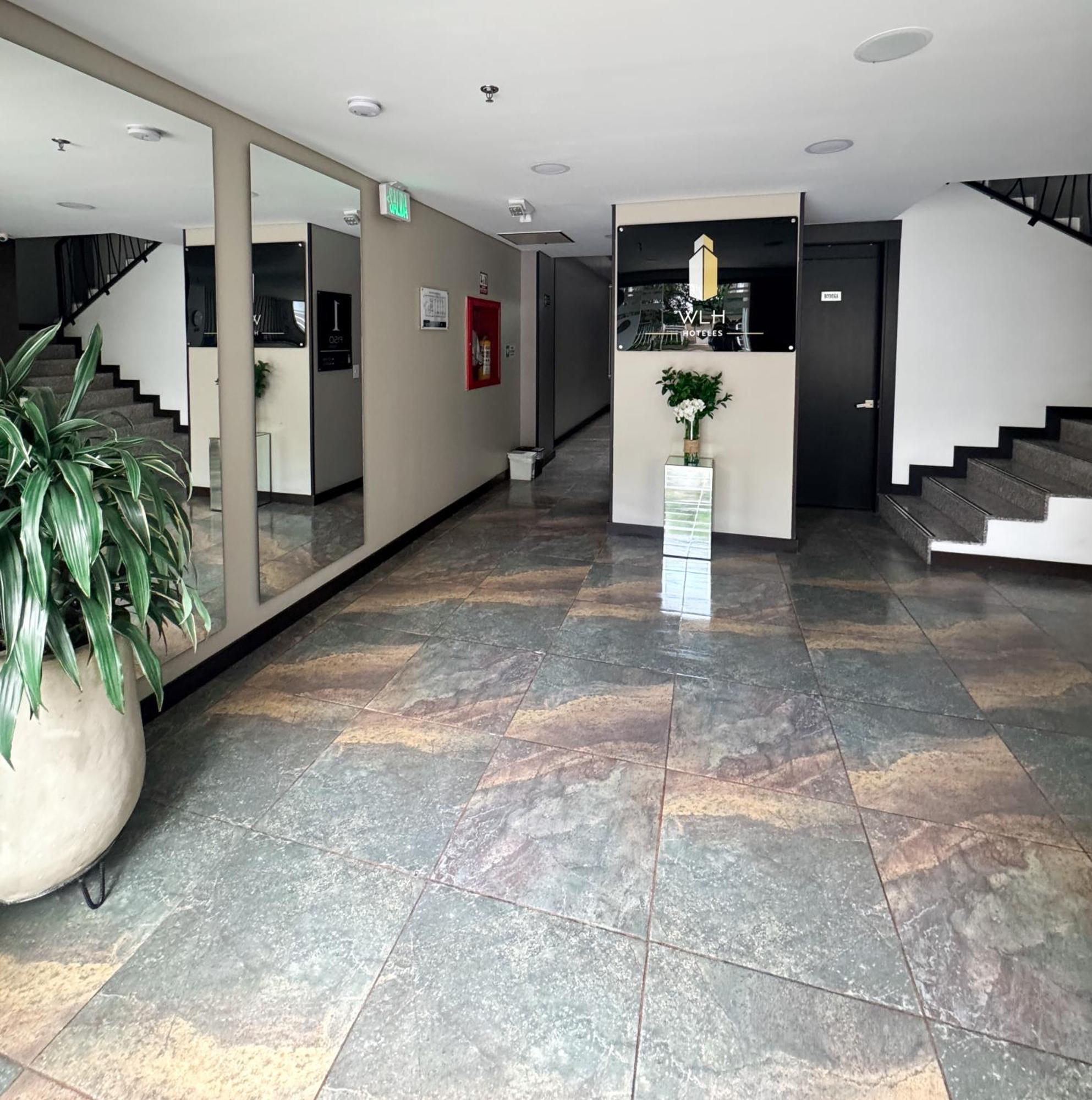 Hotel Wlh Silver Corferias Bogota Ngoại thất bức ảnh