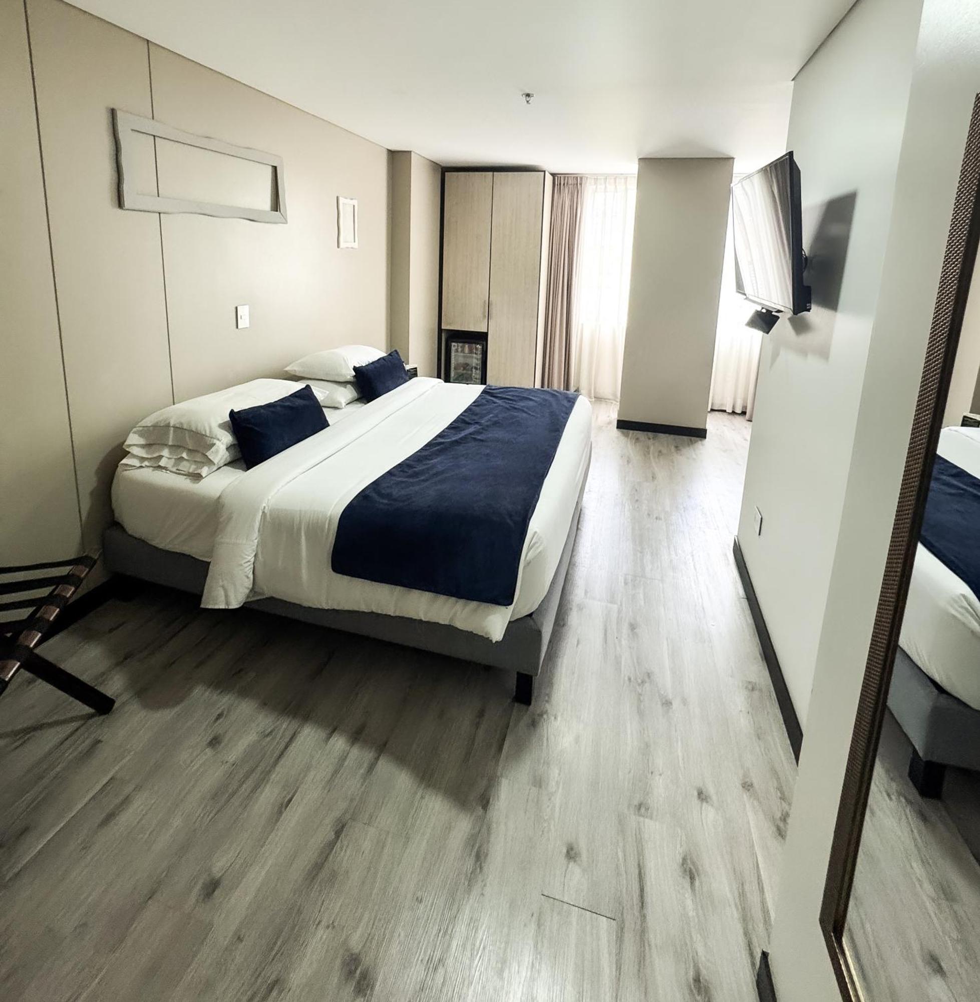 Hotel Wlh Silver Corferias Bogota Ngoại thất bức ảnh
