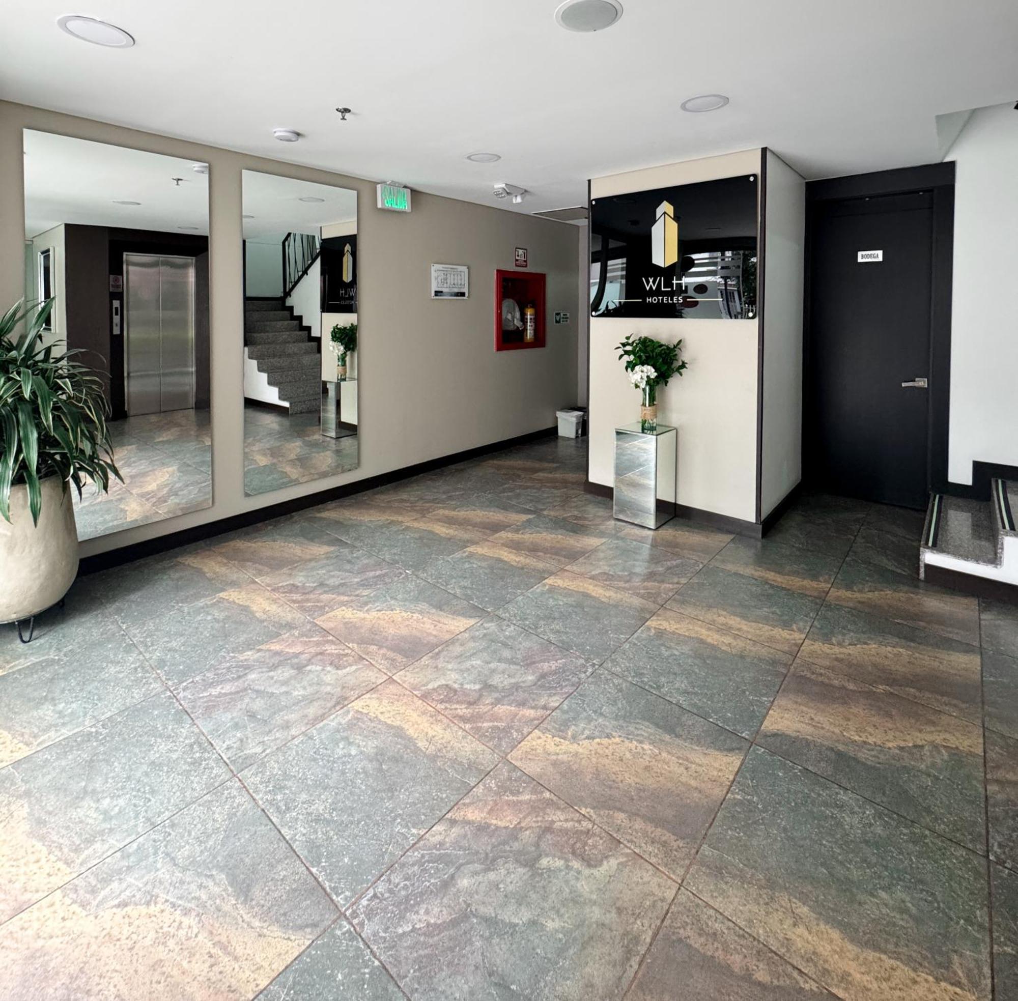 Hotel Wlh Silver Corferias Bogota Ngoại thất bức ảnh