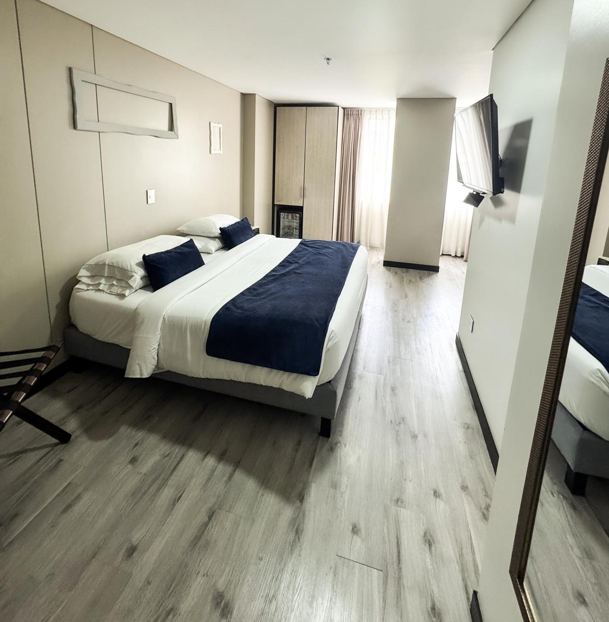 Hotel Wlh Silver Corferias Bogota Ngoại thất bức ảnh