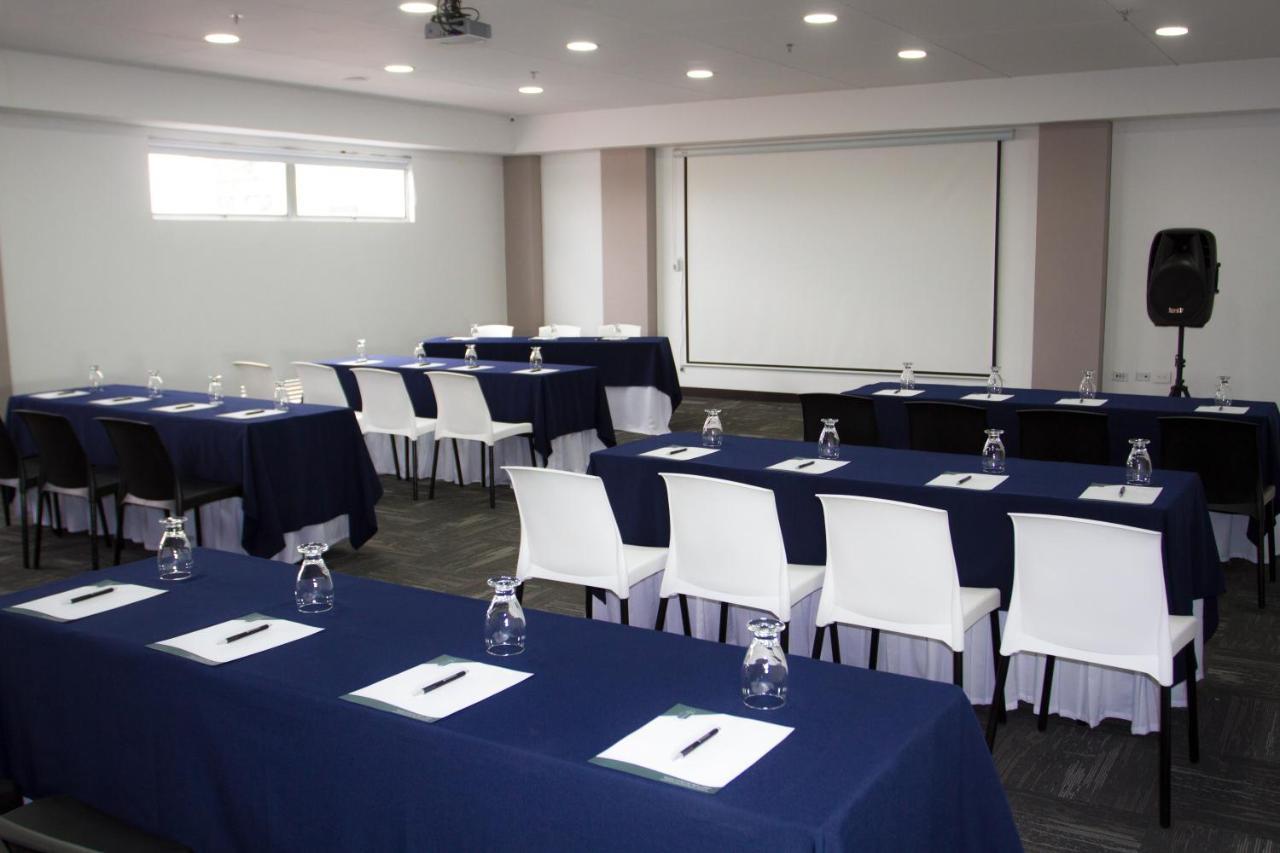 Hotel Wlh Silver Corferias Bogota Ngoại thất bức ảnh
